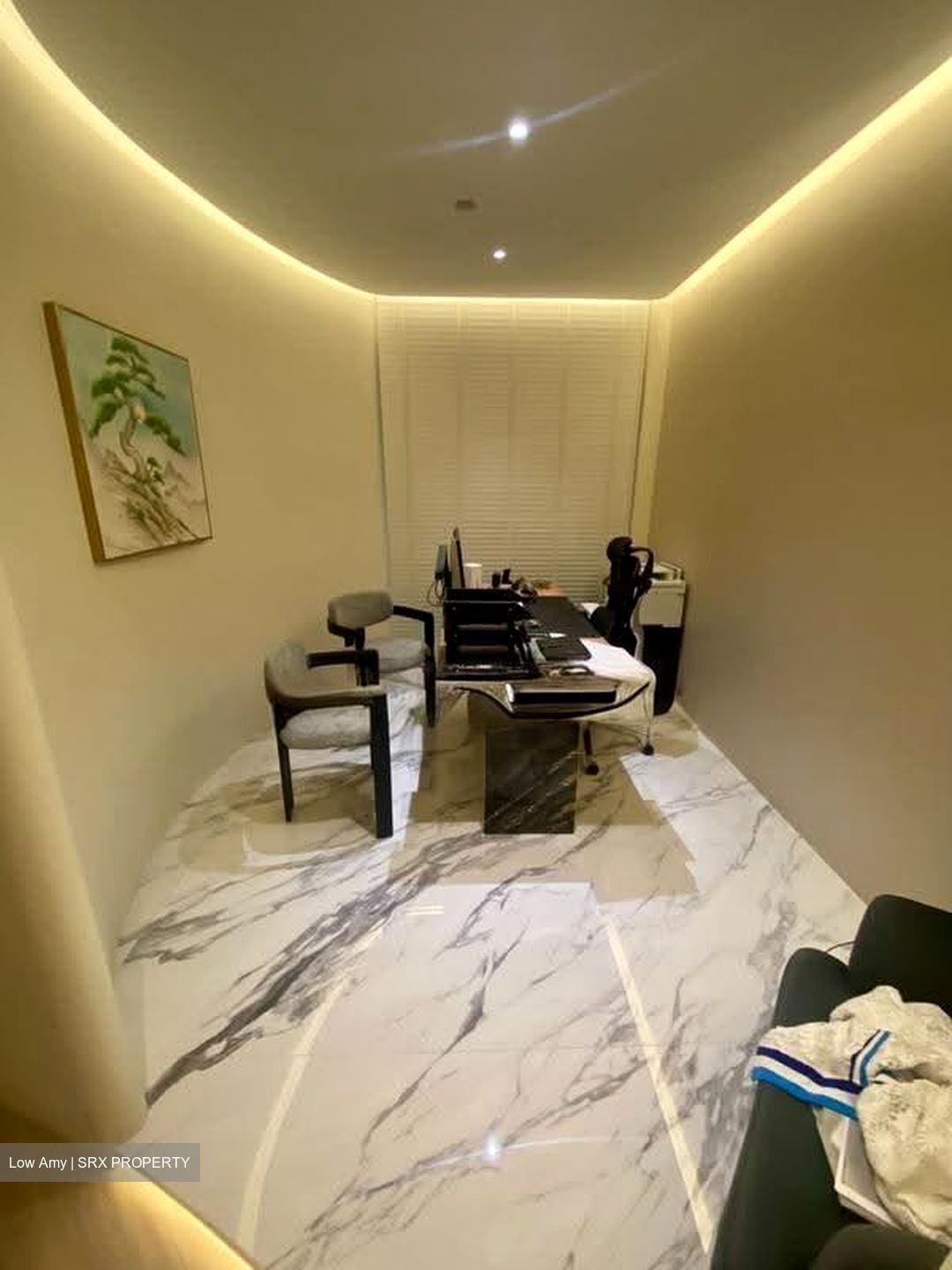 Hola Centre (D14), Office #621519421